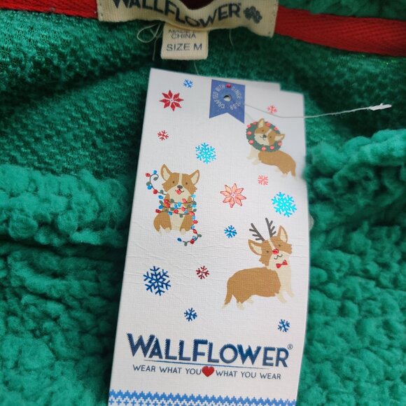 Wallflower Christmas Holiday Sweater Juniors Size Medium Green Sherpa Winter - Picture 12 of 12